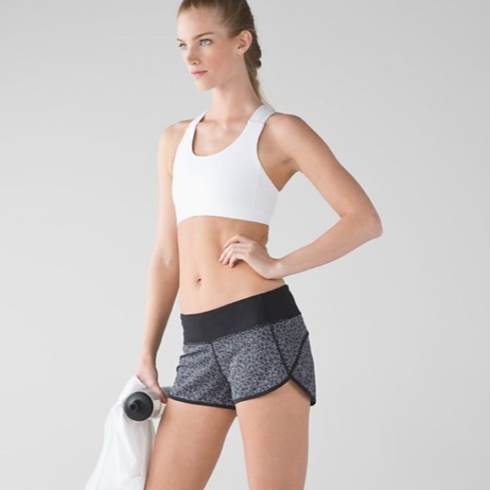 Lululemon Speed Short 4-way Stretch 2.5" Freckle Flower Black White/Black W7A19S